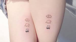 Đầu tiên là tattoos mini cute về bông hoa cúc ở mé bàn. Chia Sáº» Cac Máº«u Hinh XÄƒm Mini Ná»¯ á»Ÿ Vai Ä'áº¹p Nháº¥t 2020 Triscy