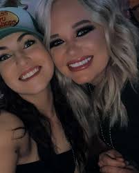 Hillary Davis (@hillary_elyse) • Instagram photos and videos