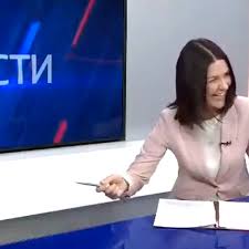 Александра новикова, телеведущая гтрк камчатка, прославившаяся смехом над индексацией льгот ветеранам и инвалидам, была уволена после организации митинга в. Ochen Tyazhelo Obsmeyavshaya Lgoty Vedushaya Novostej S Kamchatki Rasskazala Pro Pressing