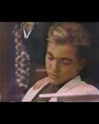 En la televisión mexicana de antes todo era posible. 😅 En 1992, el cantante mexicano Cristian Castro fue hipnotizado por el mentalista Tony Camo, quien hizo que se comportara como un bebé de dos años ...