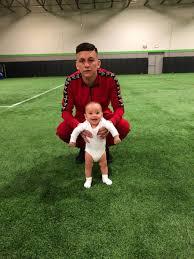 Latest on universidad de chile midfielder pablo aránguiz including news, stats, videos, highlights and more on espn. Pablo Aranguiz Pa Twitter Mi Hijo Pisando Una Cancha Por Primera Vez Se Le Ve Feliz Jajaja