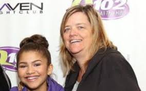 Austin stoermer coleman, kaylee stoermer coleman, julien stoermer coleman, katianna zendaya coleman ha un patrimonio netto stimato di $ 5 milioni. Claire Stoermer Children Daughter Married Husband Divorce Featured Biography