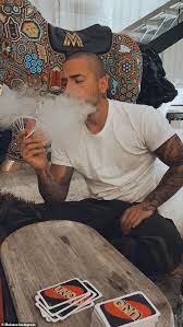 Fotos de maluma maluma tatuajes corte de cabello femenino cabello de chico. Der Kolumbianische Sanger Maluma Rasiert Kopf In Seine Boxer Zu Feiern 50m Instagram Anhanger Aktuelle Boulevard Nachrichten Und Fotogalerien Zu Stars Sternchen