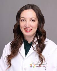 Lauren Weiss's Instagram, Twitter & Facebook