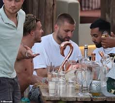 25 years) is a british famous model and makeup artist from solihull, west midlands.she rose to worldwide fame after it was revealed that she is the longtime love interest of jack grealish (an english professional footballer). Jack Grealish And Luke Shaw Enjoy A Wild Beachside Party In Mykonos Latest Celebrity News