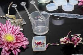 How to save flowers in resin. Preserving Flowers In Resin Guide On How To Preserve Flowers In Resin