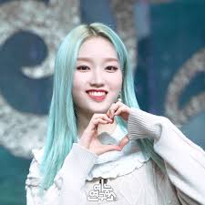 Founded by the lifelong friends with vast tech experience loóna is a unique mixture of color therapy, sound ambience and storytelling that helps to let go of daily fuss and get a better. Pin By D On ÊŸá´á´É´á´€ Gowon Loona Winner Ikon Korean Girl Groups