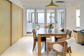 Dekorasi adalah hal terpenting dalam rumah kita, termasuk dekorasi ruang tamu minimalis, kamar tidur, dapur, teras, dan interior ruangan lainnya. Simpel Tapi Cantik Dekorasi Ruang Makan Bikin Tamu Anda Betah