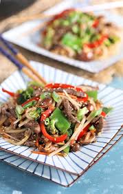 Beef Stir Fry On Two Square Plates With Wooden Chop Sticks On A Blue Background Rice Noodles Stir Fry Easy Beef Stir Fry Beef Stir Fry