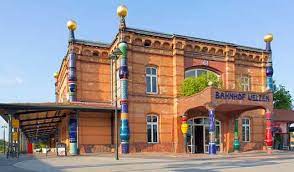 Bahnhof uelzen hundertwasserbahnhof uelzen daten lage im netz kreuzungsbahnhof bauform inselbahnhof bahnsteiggleise 7 abkürzung hu ibnr 8000168 preis. Hundertwasser Bahnhof Uelzen Infos Ausflug Sehenswurdigkeit