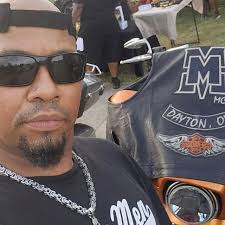 Alles Gute zum Vatertag an alle Väter da draußen! Mein neuestes Special  "RUGGED" hat HEUTE um 17 Uhr EST auf meinem YouTube Premiere.  AliSiddiqComedy auf YT oder AliSiddiq.com .