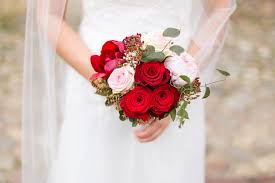 Lizenzfreies stock bild rosee hochzeitsstrauß , hintergrund online kaufen ✓ bildrechte zur kommerziellen & redaktionellen nutzung inkl. Dein Individueller Brautstrauss Bedeutung Arten Und Kosten Miriam Kaulbarsch Fotografie