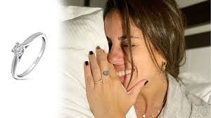 Anillos de pedida con diseños únicos alta calidad personalícelos con diamantes & piedras preciosas. Sabemos El Precio Del Anillo De Compromiso De Anabel Pantoja Barato Espanol Y Con Nombre De Princesa Noticias De Espana Coconut Online Es