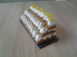 Buche De Noel Biscuit Moelleux Aux Noisettes Creme Chantilly Au Mascarpone Insert Ananas Frais Biscuits Moelleux Buche De Noel Moelleux