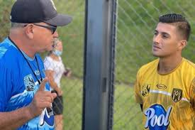 Latest on envigado midfielder yeison guzmán including news, stats, videos, highlights and more on espn. Rumbo A Barranquilla Entrenador De Envigado Despidio A Yeison Guzman Toquesports