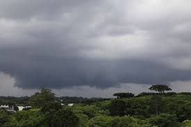 Formação de ciclone deixa Paraná sob novos alertas de tempestades e chuvas intensas; veja previsão do tempo