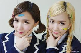 Crayon Pop Choa And Way Identical Twins Kpop Girls Ballad Kpop Girl Groups