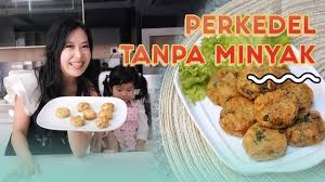 Perkedel bisa hancur saat digoreng, berarti ada yang salah dengan namun, cara terbaik mematangkan kentang untuk perkedel adalah dengan cara digoreng. Resep Cara Mudah Bikin Perkedel Tanpa Minyak Youtube