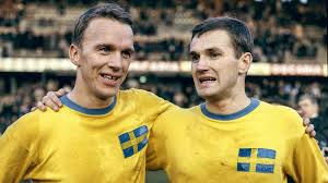 Marcus danielsons röda kort i förlängningen mellan sverige och ukraina på hampden park i det är en rutinerad domare och när han går och tittar och bedömer att det är rött kort så får man nog. Vh6xylzofp6shm