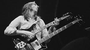 Изучайте релизы tony banks на discogs. Mike Rutherford I Covered A Lot Of Ground With The Double Neck And Bass Pedals They Gave The Band An Extra Sound Guitar World