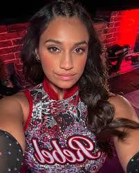 Mia Bella's Instagram, Twitter & Facebook