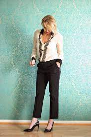 Mit Edler Bluse Und Hose Zur Weihnachtsfeier Glam Up Your Lifestyle In 2021 Modestil Herbstmode Herbstliche Modetrends
