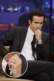 Male Stars Whose Wedding Bands Scream Taken Celebrity Wedding Rings Black Wedding Rings Chris Hemsworth Wife