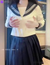 Vivian36E's bold self-expression