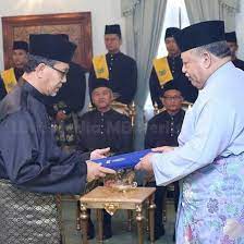 Semalam, 24 mei telah berlangsung majlis pelantikan menteri besar perlis yang* gempar dengan ketidakhadiran sembilan ahli dewan undangan negeri (adun) barisan nasional (bn) yang telah menimbulkan murka kepada raja perlis. Menteri Besar Perlis Home Facebook