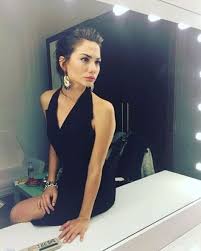 Demet Ozdemir Kadin Unluler Stil