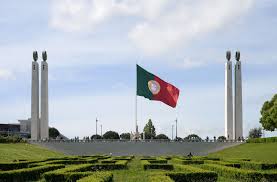 (pt) = (p) + (t)acesta este steagul național al republicii portugheze. Drapelul Portugaliei Wikiwand