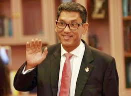 Pengerusi umno perak saarani mohamad dijadual mengangkat sumpah sebagai menteri besar perak yang baru pada jam 11. Kerajaan Perak Bakal Beralih