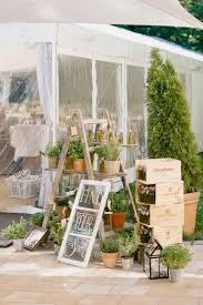 Lassige Boho Gartenhochzeit In Grun Gartenhochzeit Hochzeit Tischplan Und Hochzeit Garten
