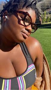 Us dancing to @theunderbellyyoga’s PROUD playlist 🥰 It’s soooo good and if  you wanna check it out, the link’s in our bio! 🏳️‍🌈✨, 📸:  @mynameisjessamyn , #DearJessamyn #bewellyourway #pride