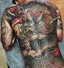 Venez visionner les plus beaux tatouage de dragons japonais et mythologique à se faire tatouer grâce à notre. 100 Incroyables Tatouages Dans Le Dos Pour Homme Tatouez