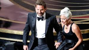 This is the first time in a while that the tabloid has reported on the stars without. Bradley Cooper Und Lady Gaga Bei Diesem Oscar Auftritt Brennt Die Luft