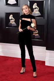 12.09.2016, 21:41 uhr so ganz kann man die gründe, wieso miley cyrus nun plötzlich nicht mehr auf den roten teppich will, nicht nachvollziehen. Grammys 2018 Die Tops Und Flops Vom Roten Teppich Brigitte De