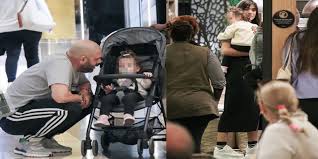 H ήβη αδάμου και ο μιχάλης κουϊνέλης είναι από τα ζευγάρια της ελληνικής showbiz που κρατούν την προσωπική τους ζωή μακριά από τα φώτα της δημοσιότητας. Mixalhs Stavento Kai Hbh Adamoy Se Oikogeneiakh Bolta Me Thn Koroyla Toys Evros News