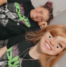 How long should you wait for a waitress to take your order?