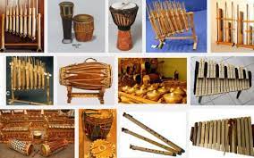 Walaupun modern alat musik ini namun tetap mempertahankan bentuknya yang klasik. Inilah 57 Alat Musik Daerah Dan Asalnya Beserta Gambarnya Silontong
