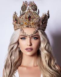 𝗚𝗢𝗗𝗗𝗘𝗦𝗦! Kristýna Malířová, Miss Aura International 2019 winner is  now Miss Supranational Czech Republic 2022! She is a 22 year-old  influencer, professional model and occupational therapist. She will  represent her country in