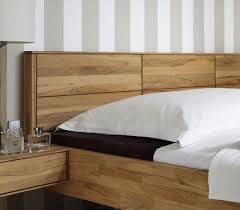 Doppelbett eichelfurniert mit ablagen knnen ganz nach seinen vorstellungen konfigurieren. Massivholzbett Schwebend Aus Kernbuche Rosso Betten De
