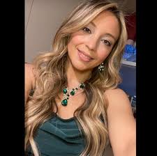 Jessica Decarlo's Instagram, Twitter & Facebook