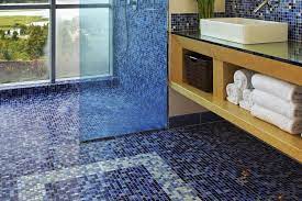 Dan salah satu jenis keramik dinding kamar mandi yang cukup terkenal adalah jenis keramik platinum berukuran 30 x 30. Plus Minus 13 Model Keramik Lantai Kamar Mandi