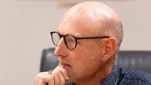 Move in with the mayor