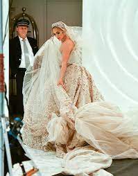 5 ft 5 in or 165 cm. Jennifer Lopez Im Brautkleid Das Steckt Dahinter Glamour