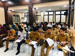 Pelaku digerebek warga untuk diserahkan ke satpol pp. Kanwil Kementerian Agama Provinsi Aceh Seuramo