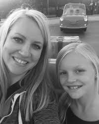 Kari Everett's Instagram, Twitter & Facebook