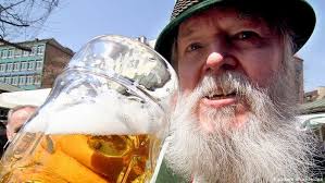 The beer uses a brown label, which media reports alleged to be a reference to the sturmabteilung (sa, also known as brownshirts). Las Mejores Cervezas De Alemania Todos Los Contenidos Dw 04 08 2017