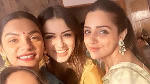 Hansika Motwani decks up in yellow ethnic outfit, poses with girlfriends  amid rumours of December wedding. See pic - Hindustan Times